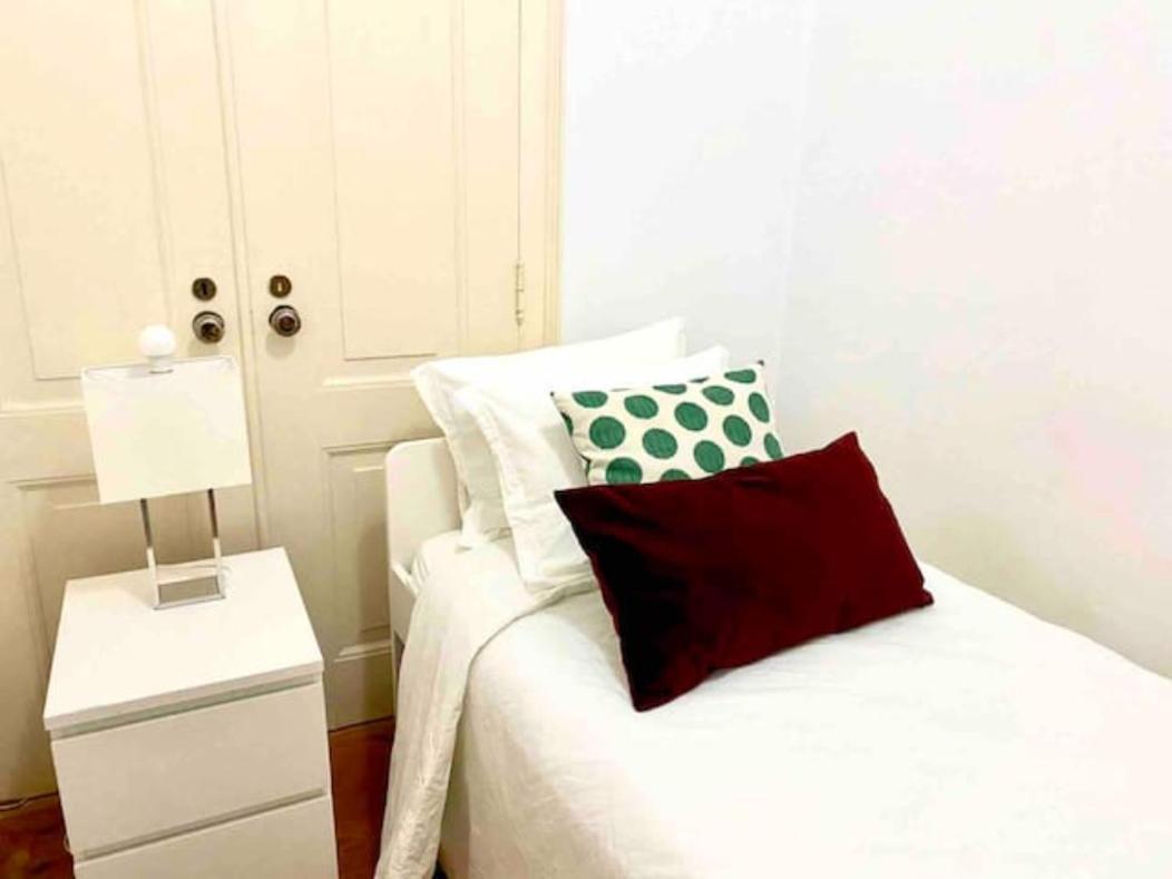 Romantic Chiado 7 -Private Small Single Room With No Outside Window 리스본 외부 사진